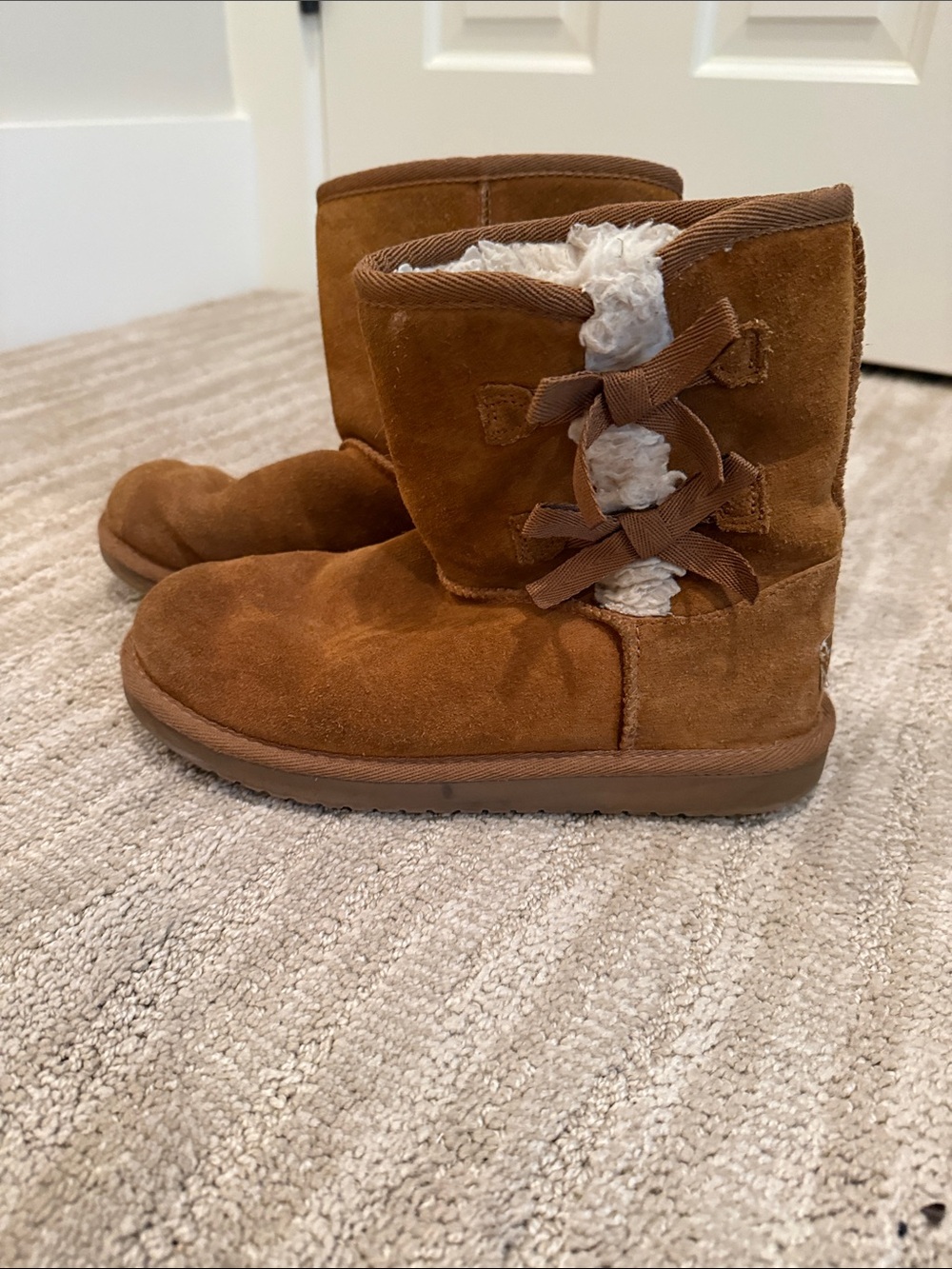 UGG Kids Chestnut Suede Bow-Accent Shearling Boots